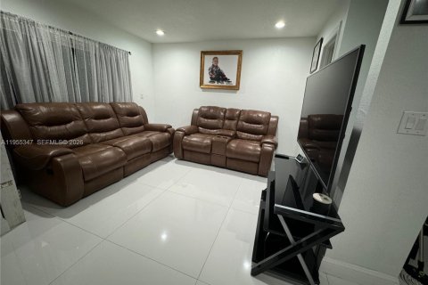 Condo in Miami, Florida, 2 bedrooms  № 2010179 - photo 29