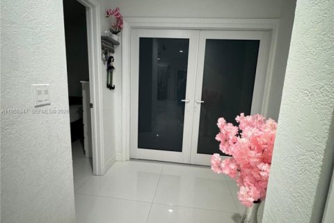 Condo in Miami, Florida, 2 bedrooms  № 2010179 - photo 23