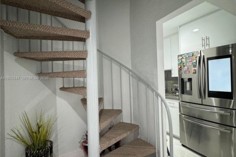 Condo in Miami, Florida, 2 bedrooms  № 2010179 - photo 26