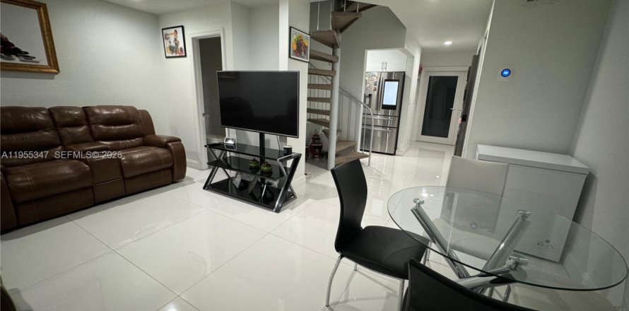 Condo in Miami, Florida, 2 bedrooms  № 2010179