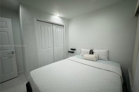 Condo in Miami, Florida, 2 bedrooms  № 2010179 - photo 22