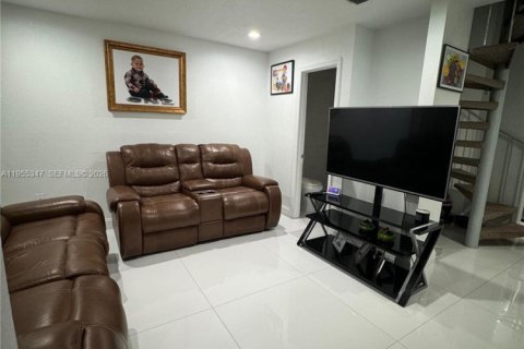 Condo in Miami, Florida, 2 bedrooms  № 2010179 - photo 30
