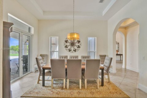 Villa ou maison à vendre à Homestead, Floride: 5 chambres, 510.68 m2 № 2076585 - photo 13