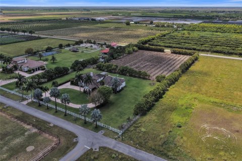 Villa ou maison à vendre à Homestead, Floride: 5 chambres, 510.68 m2 № 2076585 - photo 8