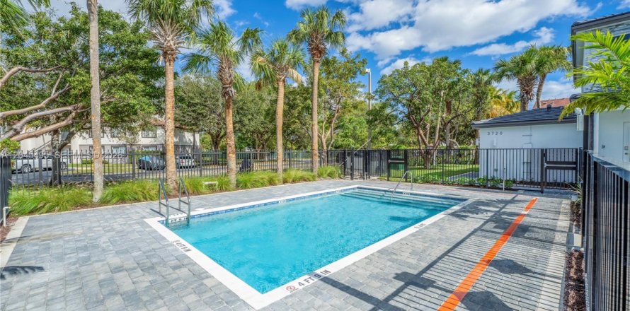 Adosado en Pembroke Park, Florida 3 dormitorios, 118.54 m2 № 2268424