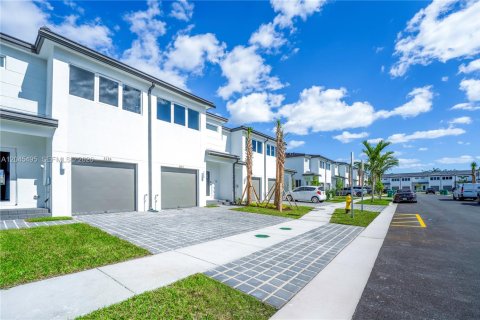 Adosado en venta en Pembroke Park, Florida, 3 dormitorios, 118.54 m2 № 2268424 - foto 2