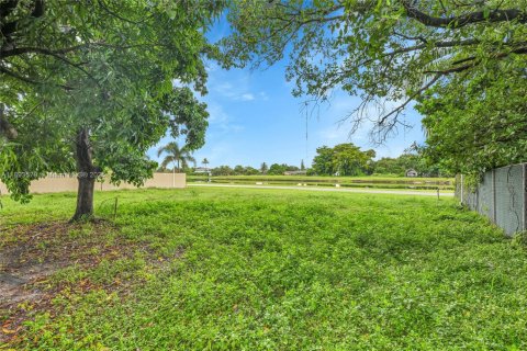 Casa en venta en Miami Gardens, Florida, 5 dormitorios, 244.7 m2 № 1948218 - foto 26