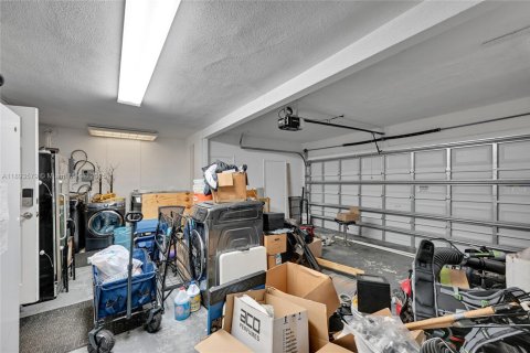 Casa en venta en Miami Gardens, Florida, 5 dormitorios, 244.7 m2 № 1948218 - foto 12