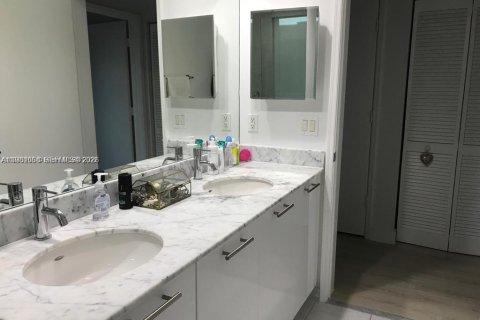 Купить кондоминиум в Майами, Флорида 1 спальня, 71.91м2, № 2049131 - фото 6
