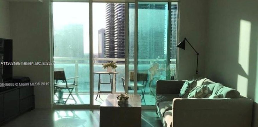 Кондоминиум с 1 спальней в Майами, Флорида № 2049131