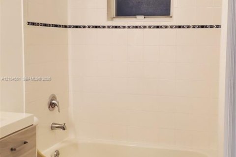 Copropriété à vendre à Miami, Floride: 2 chambres, 99.13 m2 № 2412486 - photo 7