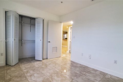 Copropriété à vendre à Miami, Floride: 2 chambres, 99.13 m2 № 2412486 - photo 12