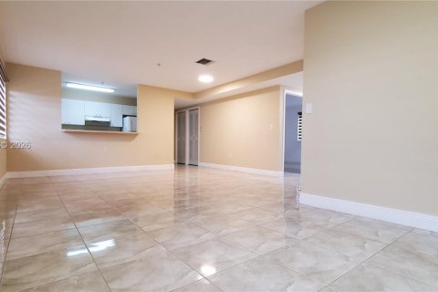 Copropriété à vendre à Miami, Floride: 2 chambres, 99.13 m2 № 2412486 - photo 4