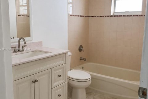 Copropriété à vendre à Miami, Floride: 2 chambres, 99.13 m2 № 2412486 - photo 13