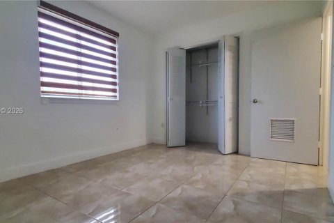Copropriété à vendre à Miami, Floride: 2 chambres, 99.13 m2 № 2412486 - photo 11