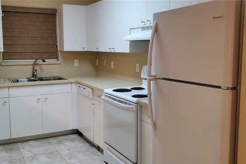 Copropriété à vendre à Miami, Floride: 2 chambres, 99.13 m2 № 2412486 - photo 6