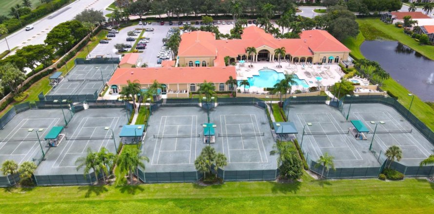 House in Boynton Beach, Florida 3 bedrooms, 227.15 sq.m. № 1223544
