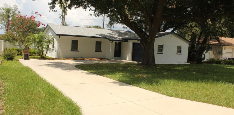 House in Temple Terrace, Florida 3 bedrooms, 108.05 sq.m. № 1831646