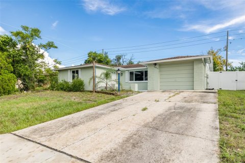 House in Port Richey, Florida 3 bedrooms, 135.64 sq.m. № 2354669