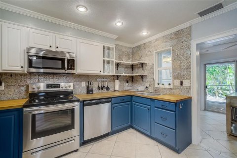 House in Sarasota, Florida 4 bedrooms, 142.51 sq.m. № 2422651 - photo 13