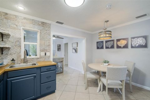 House in Sarasota, Florida 4 bedrooms, 142.51 sq.m. № 2422651 - photo 14