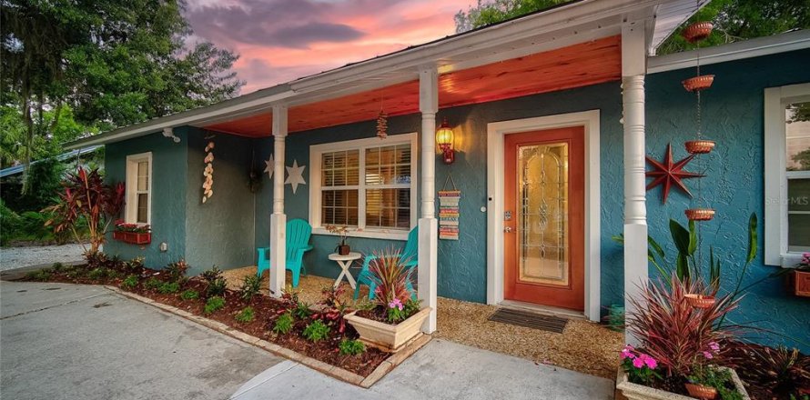 House in Sarasota, Florida 4 bedrooms, 142.51 sq.m. № 2422651