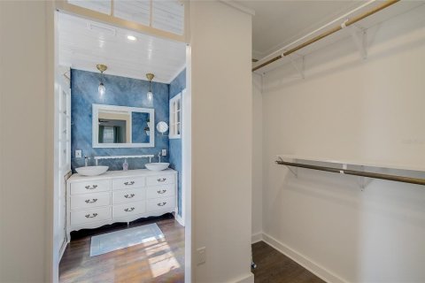 House in Sarasota, Florida 4 bedrooms, 142.51 sq.m. № 2422651 - photo 27