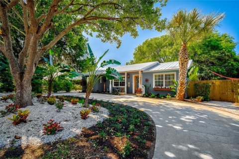 House in Sarasota, Florida 4 bedrooms, 142.51 sq.m. № 2422651 - photo 3