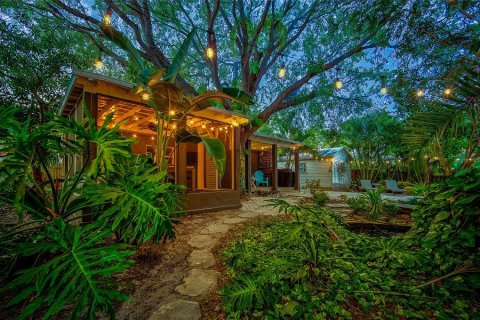 House in Sarasota, Florida 4 bedrooms, 142.51 sq.m. № 2422651 - photo 8
