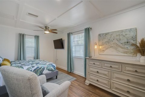 House in Sarasota, Florida 4 bedrooms, 142.51 sq.m. № 2422651 - photo 23