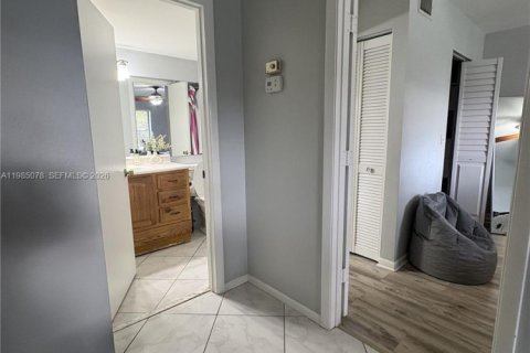 Condo in Greenacres, Florida, 1 bedroom  № 2050861 - photo 15