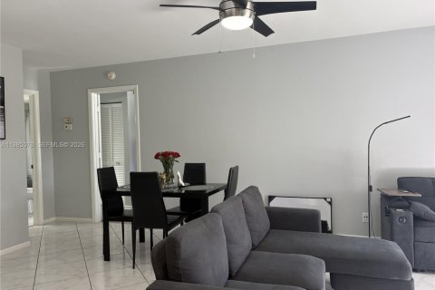 Condo in Greenacres, Florida, 1 bedroom  № 2050861 - photo 5