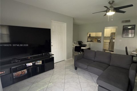 Condo in Greenacres, Florida, 1 bedroom  № 2050861 - photo 4