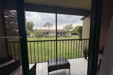 Condo in Greenacres, Florida, 1 bedroom  № 2050861 - photo 10