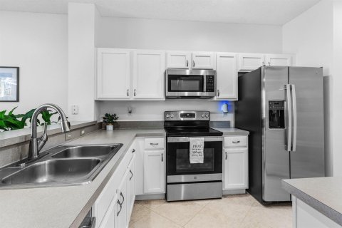 Townhouse in Lake Worth, Florida 3 bedrooms, 144.83 sq.m. № 2259683 - photo 13