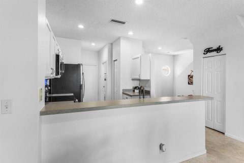 Townhouse in Lake Worth, Florida 3 bedrooms, 144.83 sq.m. № 2259683 - photo 14