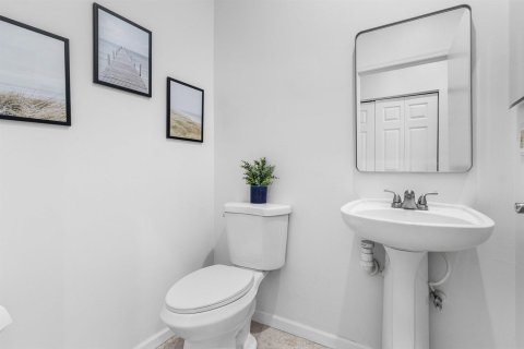 Townhouse in Lake Worth, Florida 3 bedrooms, 144.83 sq.m. № 2259683 - photo 21