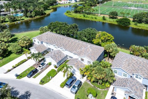 Townhouse in Lake Worth, Florida 3 bedrooms, 144.83 sq.m. № 2259683 - photo 2