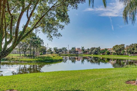 Townhouse in Lake Worth, Florida 3 bedrooms, 144.83 sq.m. № 2259683 - photo 17