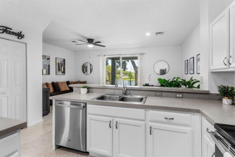 Townhouse in Lake Worth, Florida 3 bedrooms, 144.83 sq.m. № 2259683 - photo 12