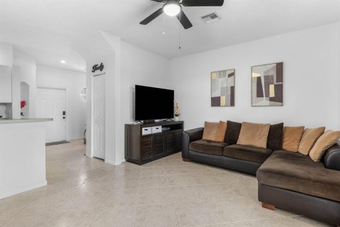 Townhouse in Lake Worth, Florida 3 bedrooms, 144.83 sq.m. № 2259683 - photo 7