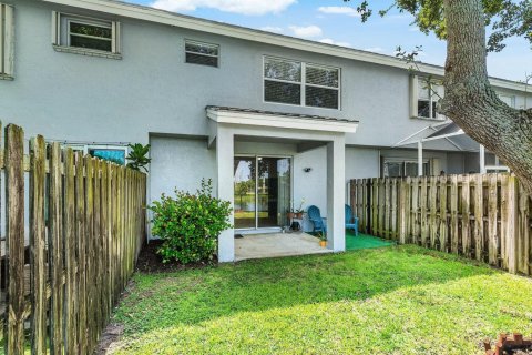 Townhouse in Lake Worth, Florida 3 bedrooms, 144.83 sq.m. № 2259683 - photo 20