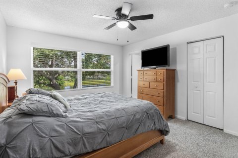 Townhouse in Lake Worth, Florida 3 bedrooms, 144.83 sq.m. № 2259683 - photo 23
