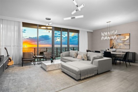 Condominio en Miami, Florida, 4 dormitorios  № 2034778