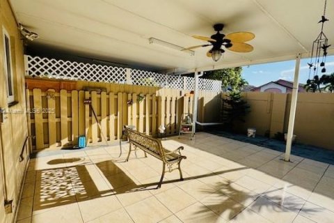 Townhouse in Hialeah, Florida 3 bedrooms, 146.79 sq.m. № 1825675 - photo 16
