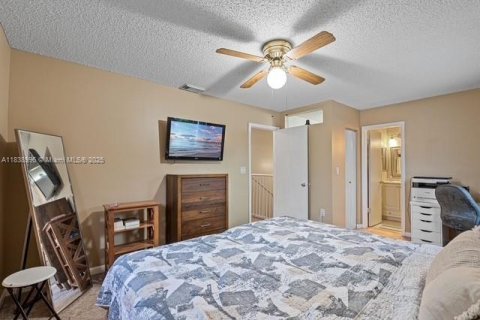Townhouse in Hialeah, Florida 3 bedrooms, 146.79 sq.m. № 1825675 - photo 22