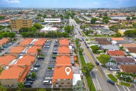 Townhouse in Hialeah, Florida 3 bedrooms, 146.79 sq.m. № 1825675 - photo 30