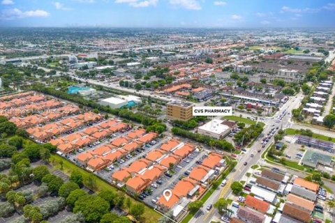 Townhouse in Hialeah, Florida 3 bedrooms, 146.79 sq.m. № 1825675 - photo 25