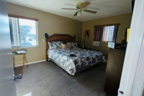 Townhouse in Hialeah, Florida 3 bedrooms, 146.79 sq.m. № 1825675 - photo 13