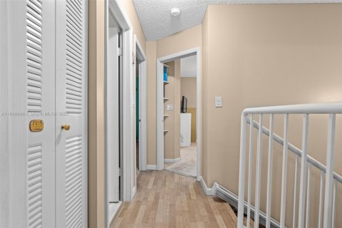 Townhouse in Hialeah, Florida 3 bedrooms, 146.79 sq.m. № 1825675 - photo 28
